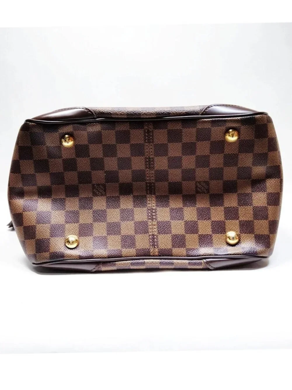 Louis Vuitton elegant louis